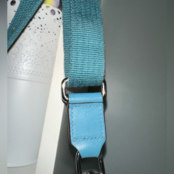 Authentic Coach, Crossbody handbag, their CC logo w/ a teal color! - Picture 5 of 10